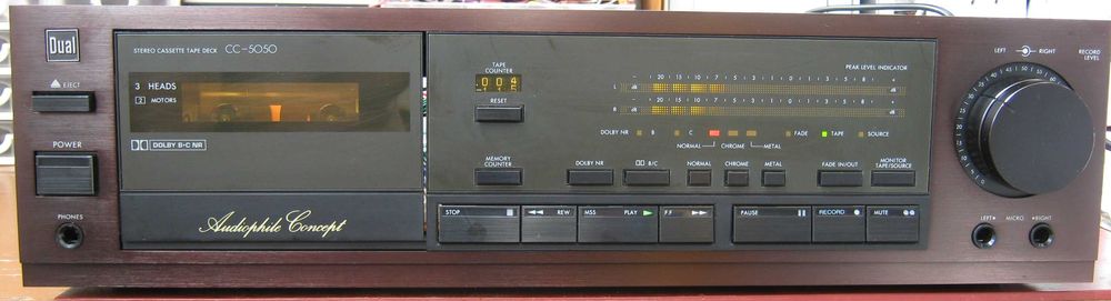 Касетна дека продам