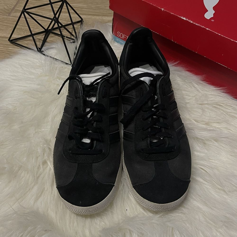 Жіночі шкіряні кросівки adidas gazelle 38р (23,5см) оригінал