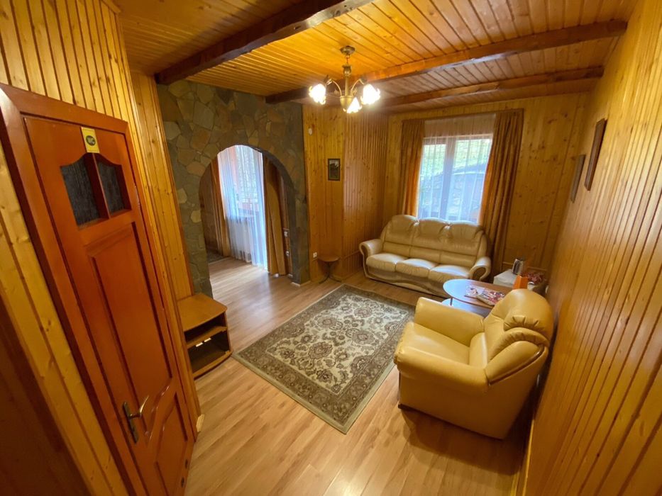 Продається котедж на 10 номерів у м. Яремче