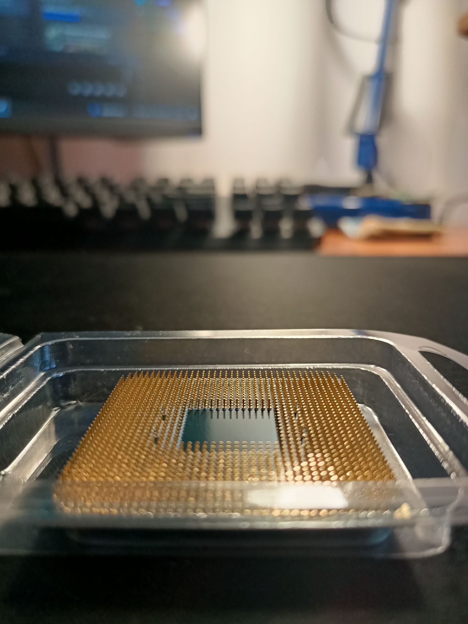 AMD Ryzen 5 2600X + chłodzenie fabryczne