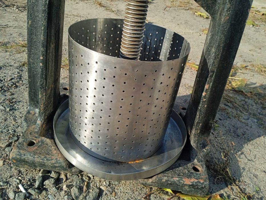 Хозяйственнй прес для отжима сока 6 л СССР