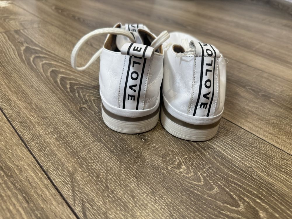 Продам новые мокасины размер 39