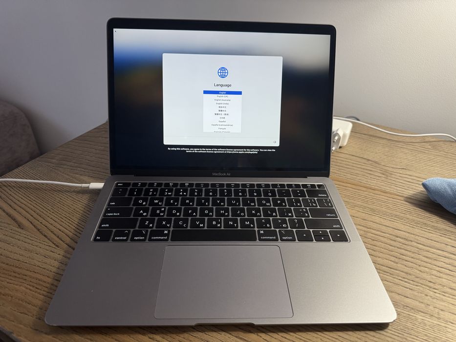 Macbook Air 8,2 256 gb Intel core i5 2019  space gray