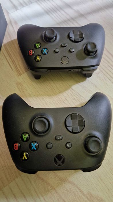 Konsola Microsoft Xbox Series X 1TB RRT-00010 + 2 pady + voucher