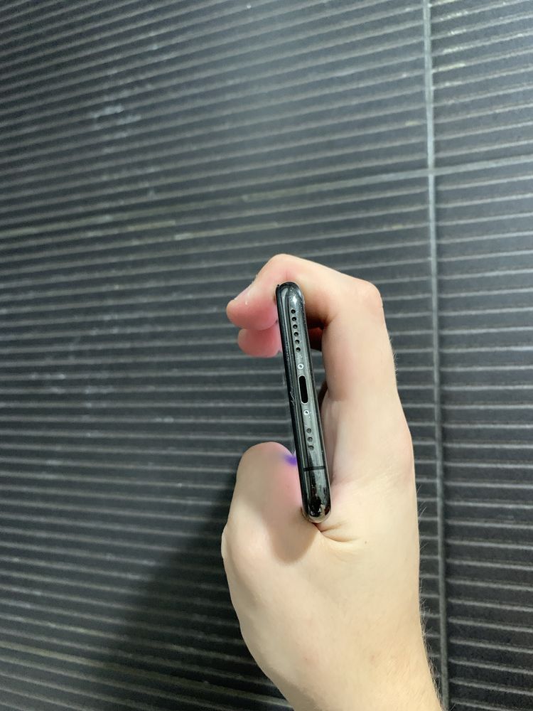 iPhone XS — Чёрный зверь с памятью, как у Лестера