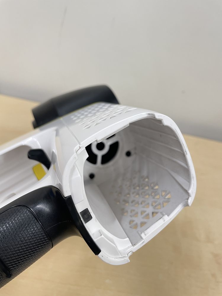 Odurzacz Body pionowy Karcher VC 4 elektronika Głośna Praca