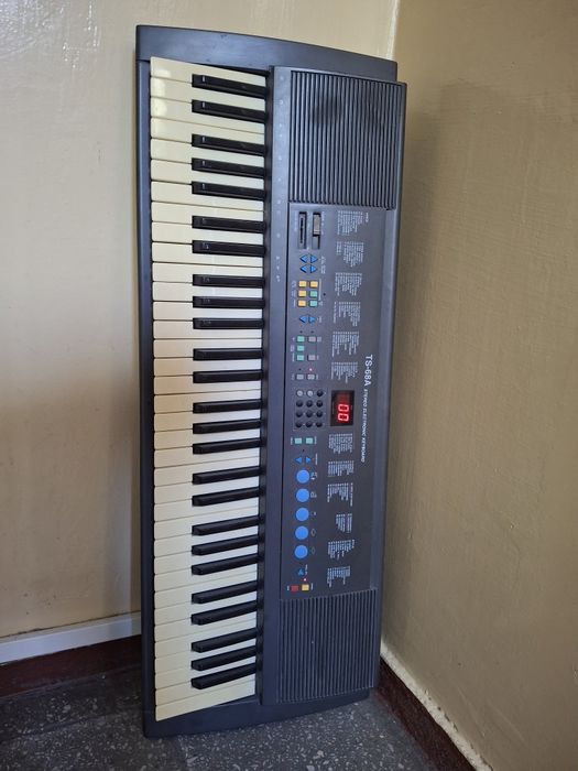 Keyboard Thompsonic na baterie