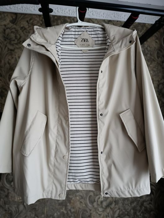 Куртка для дівчини дощовик тренч від Zara