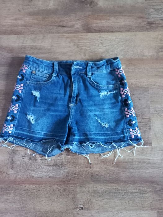 Продам вещи :бобки , джинсы платья р.104-116 и р.134-140