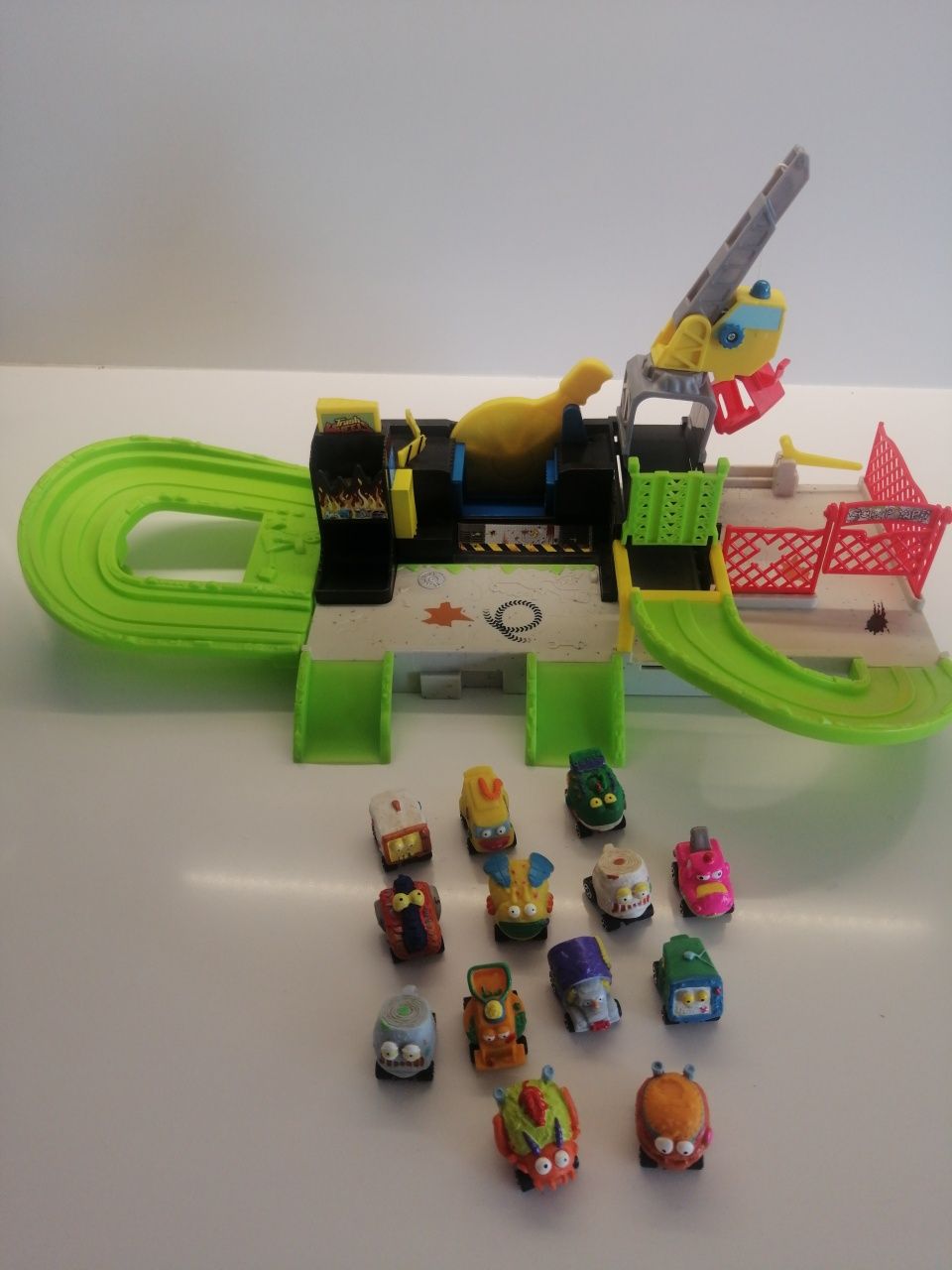 Trash wheels - Sucata com 13 carros