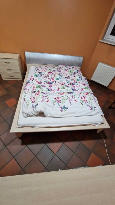 Sypialnia komoda szafa łóżko materac