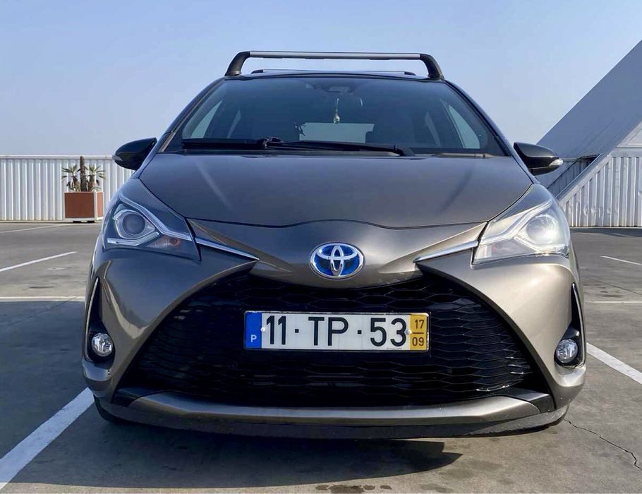 Toyota Yaris Hibrido Square Collection