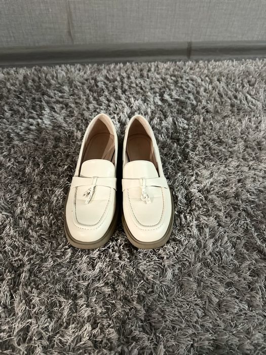 Продам лофери 37 розмір, дуже гарні в новому стані.