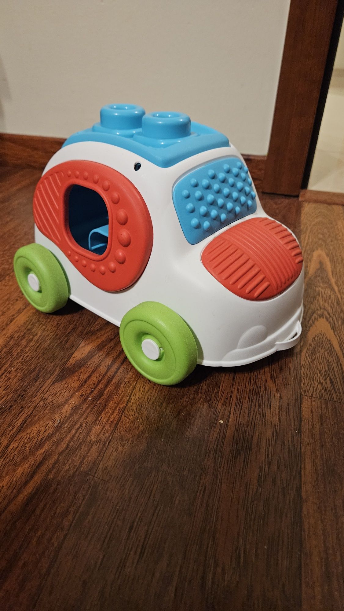 Samochodzik dla maluchów - duży, sensoryczny, montessori