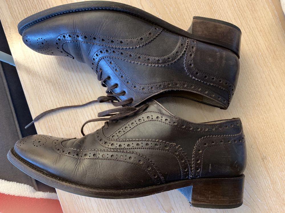 Sapatos de senhora em pele genuína