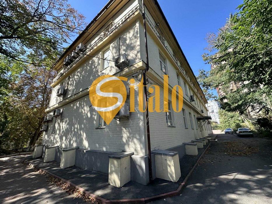 Продається окремо стояча будівля з ділянкою 16.85 соток в центрі Києва