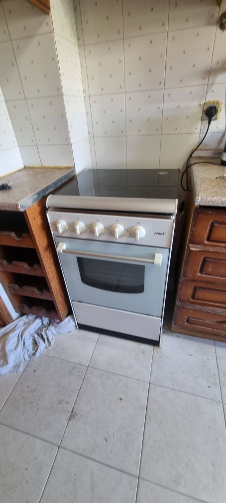 Fogão a gás usado de 4 bicos com forno