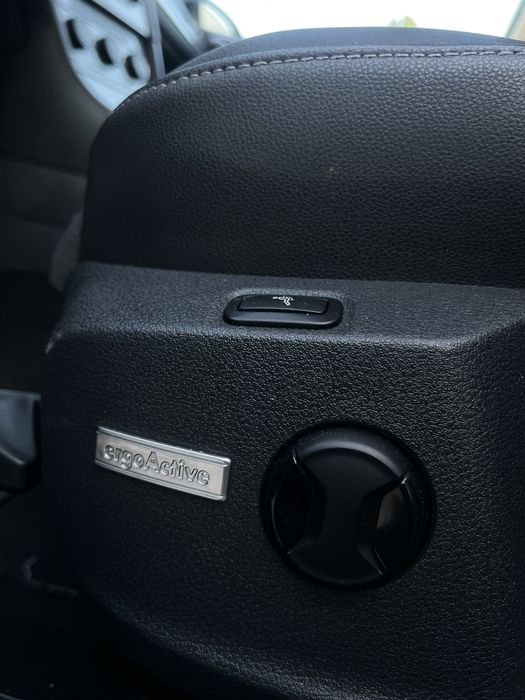 Продам автомобіль Golf 7 2015р 1.6 tdi МКПП