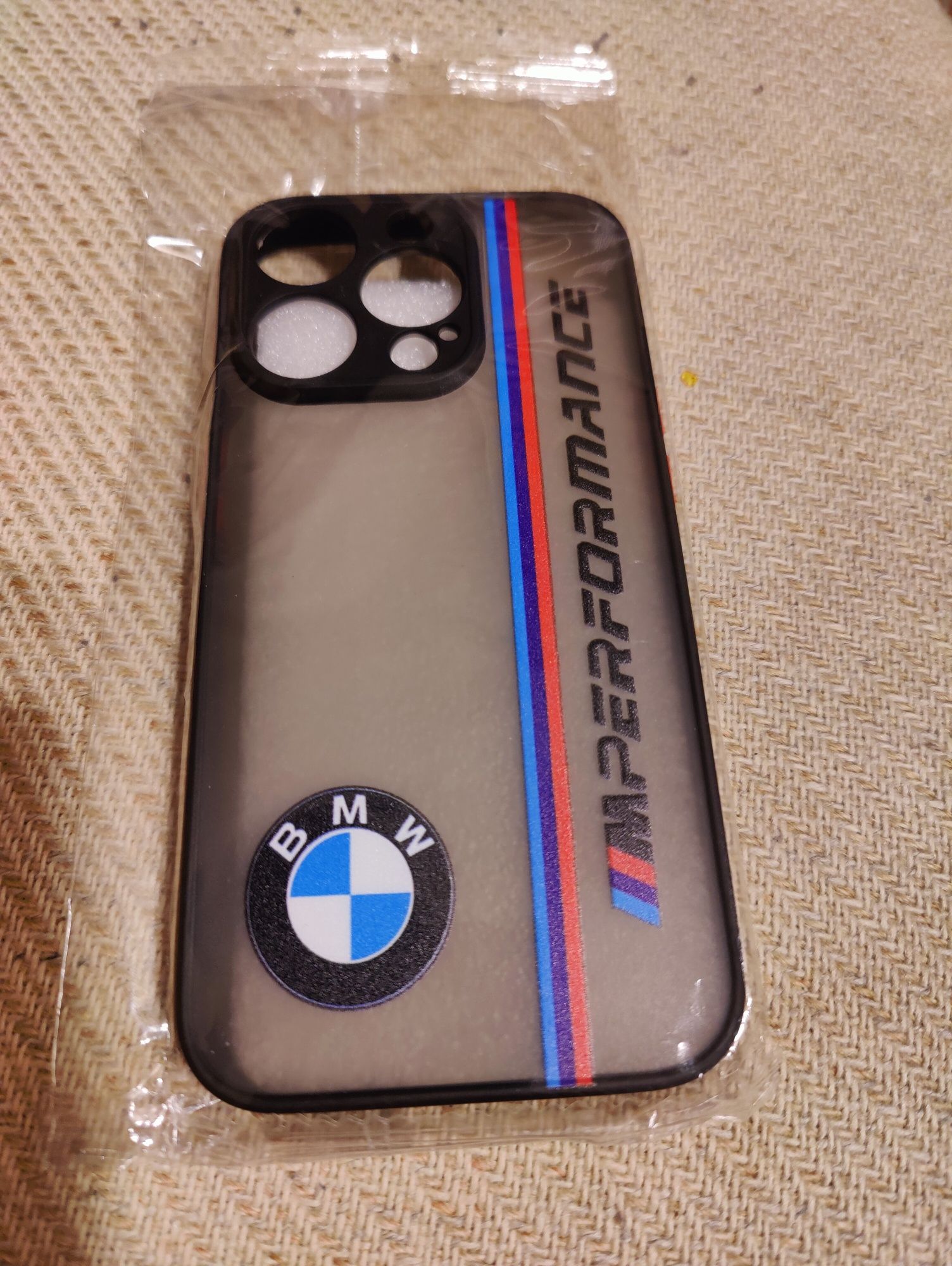 Etui do iPhone 15 z logo BMW