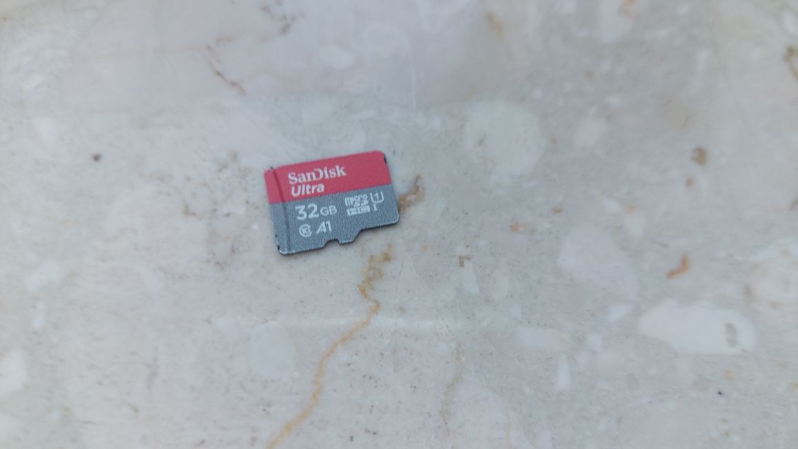 SanDisk Ultra 32 GB microSDHC Memory Card + SD Adapter