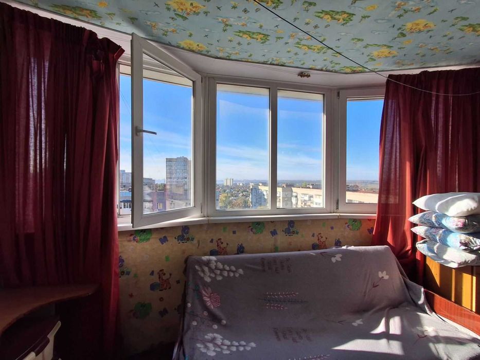 Вилика однокімнатна квартира быля парку, підходить під Е-Відновлення