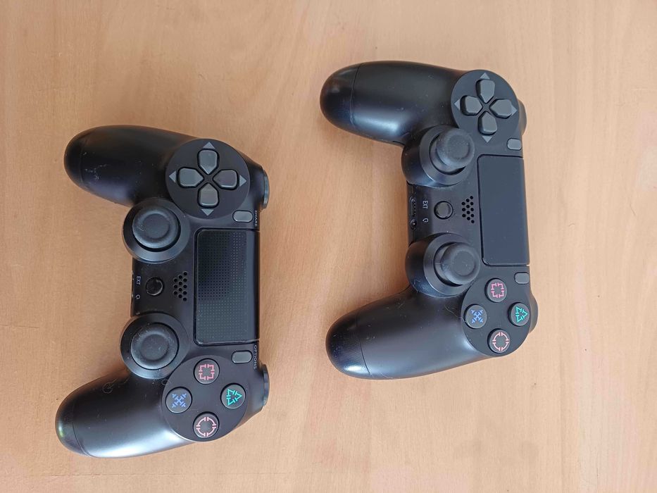 PS4 Normal (sem caixa) + 2 comandos