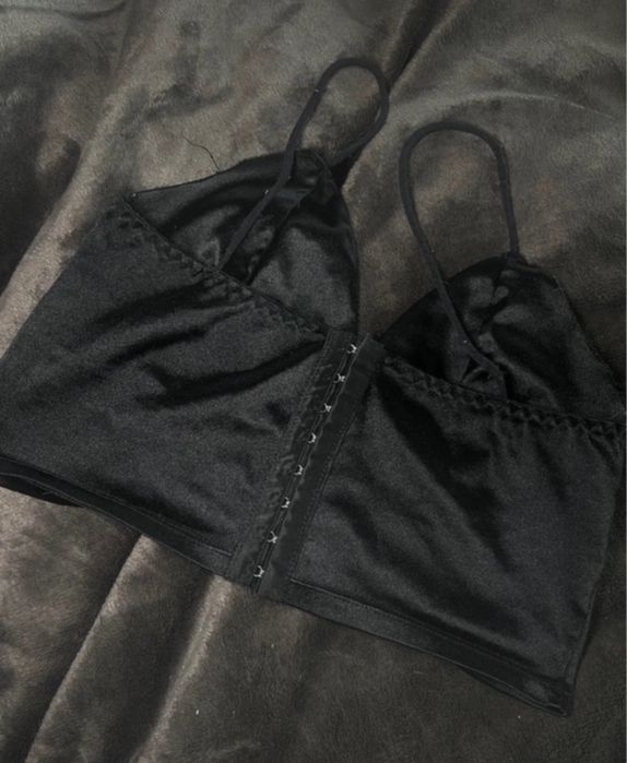Czarny top Stradivarius
