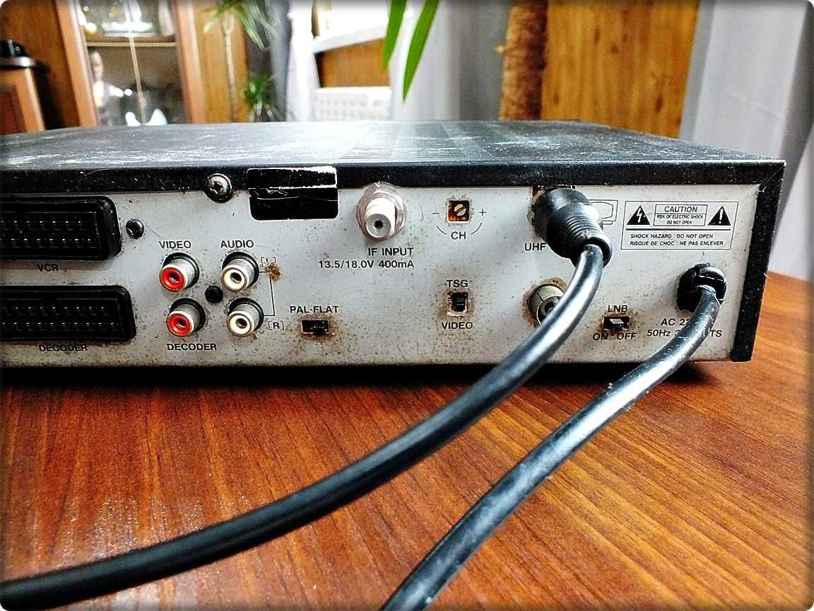 Dekoder - analogowy odbiornik satelitarny stereo FUBA ODE 540
