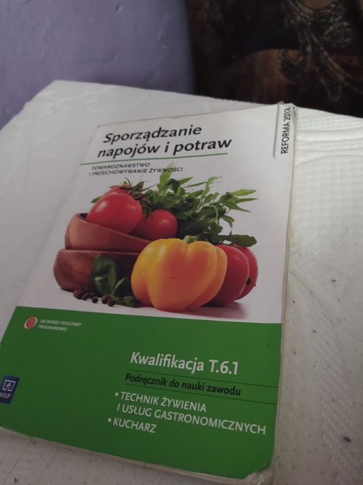 Książka "Sporządzanie napojów i potraw "