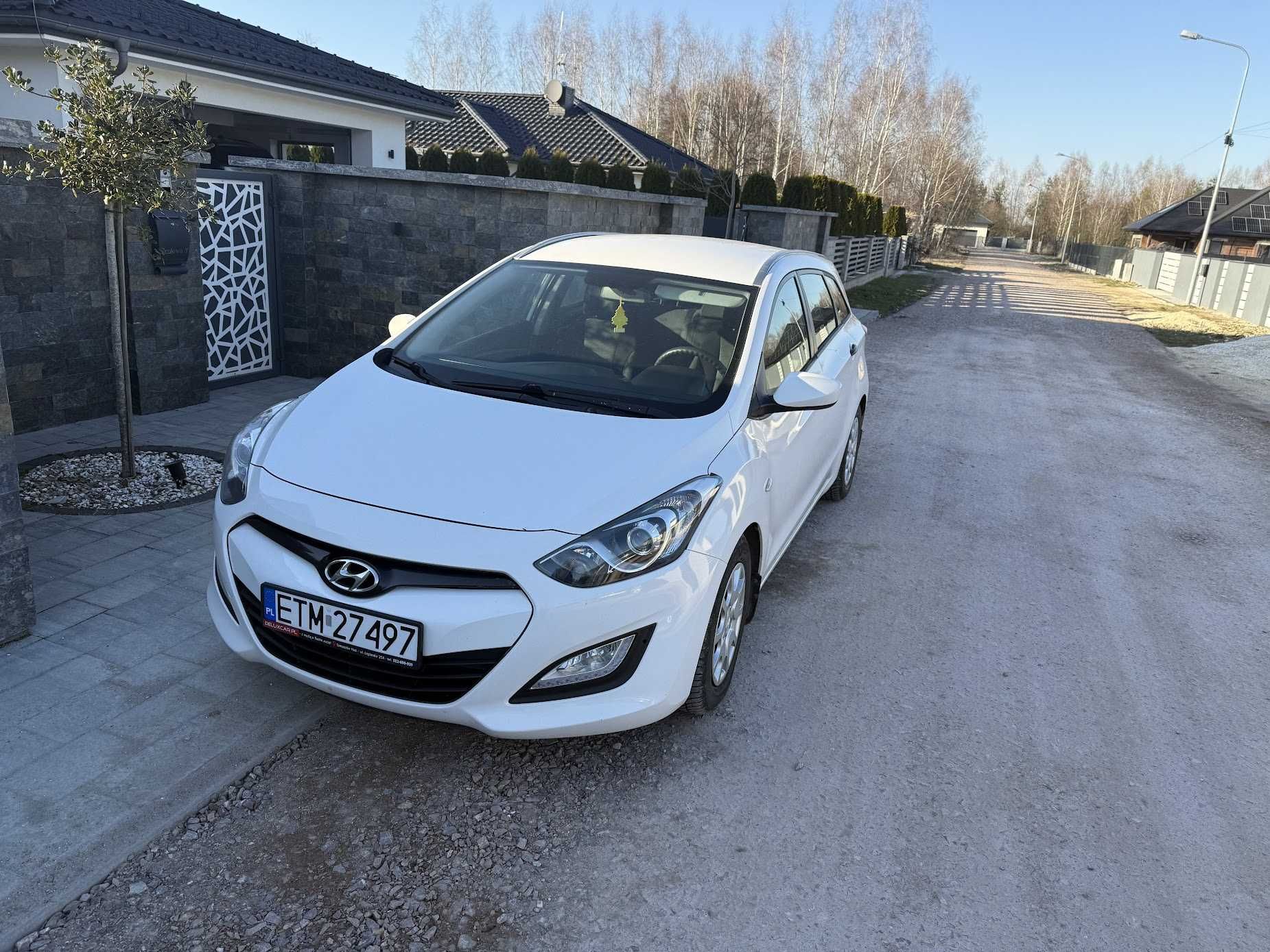 Wypożyczalnia Hyundai i30 na wynajem tanio, bez limitu kilometrów