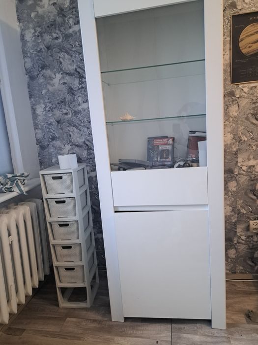 Białe meble do salonu