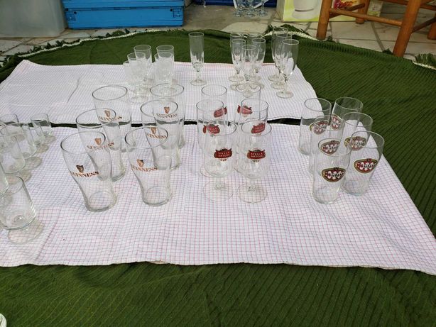 4 conjuntos de copos com marca e um solto para colecção