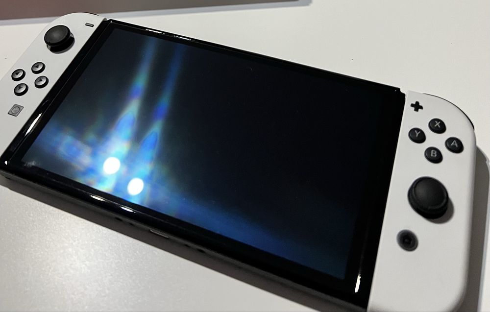 Nintendo Switch OLED – stan idealny, biały, komplet