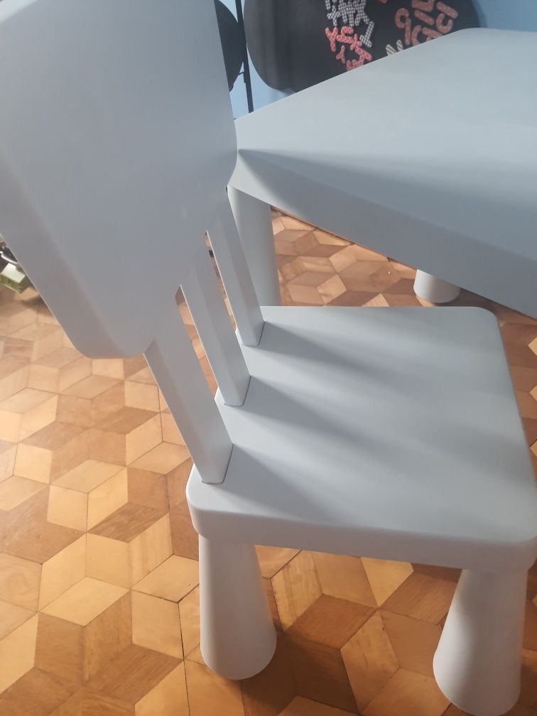Stolik plus krzesełko dla dziecka Ikea
