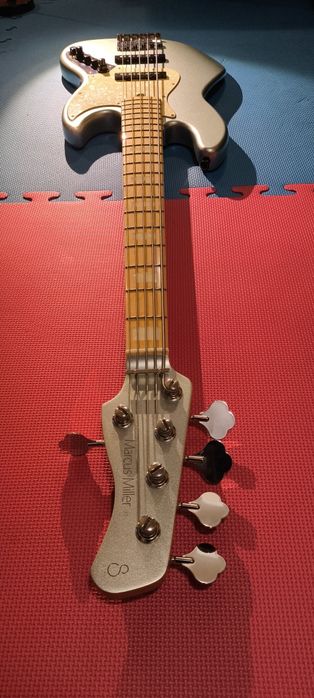 Baixo Sire v7 2nd gen 5 cordas