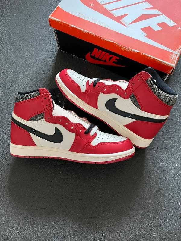 A-Jordan1RetroHighOGChicagoLostAndFound r-40