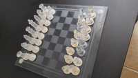 xadrez- peças e tabuleiro de vidro