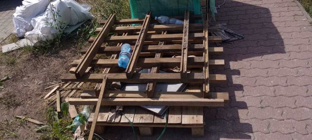 Oddam gratis drewno sosnowe do palenia