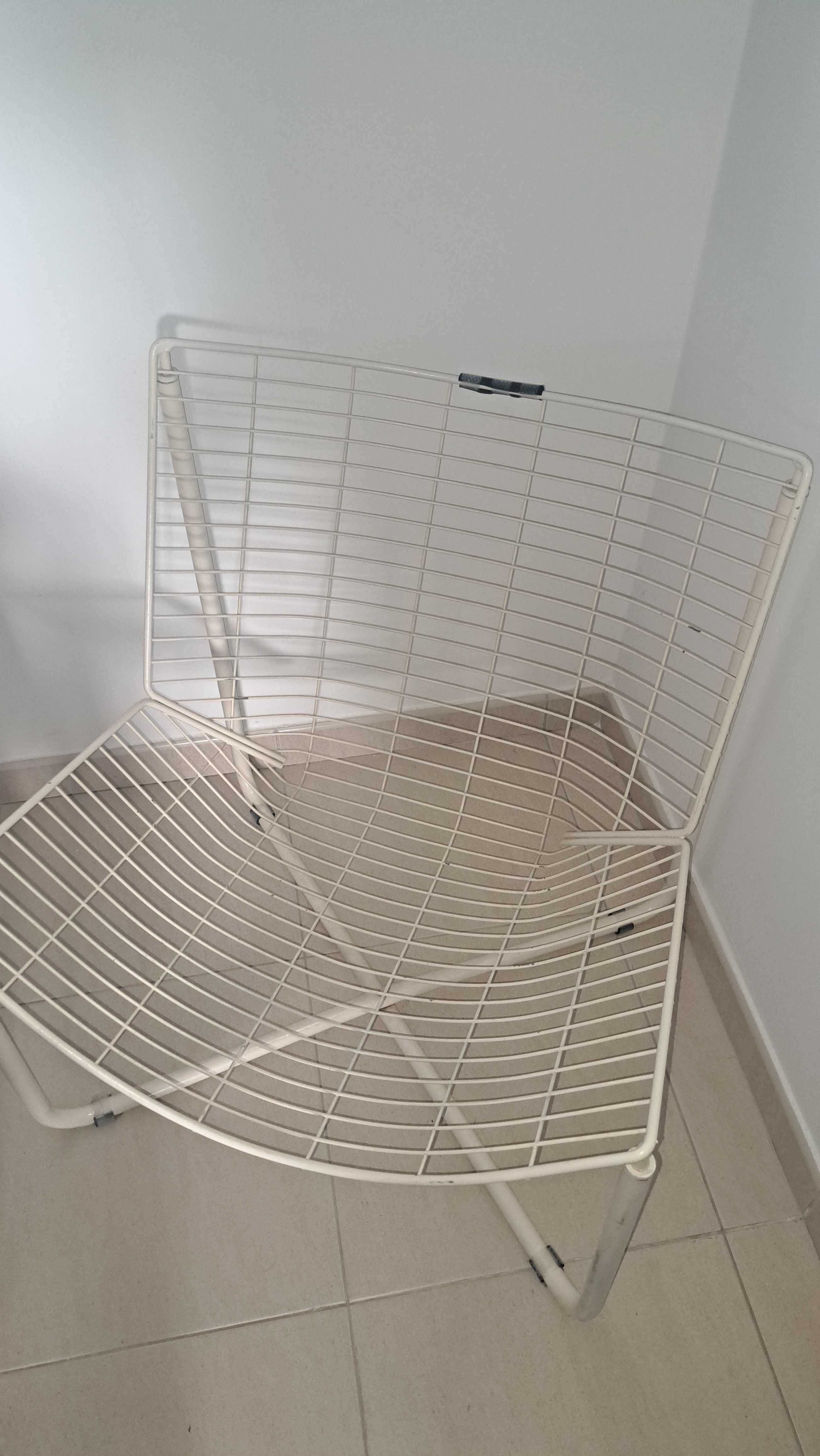 Cadeira de Metálica com almofadas