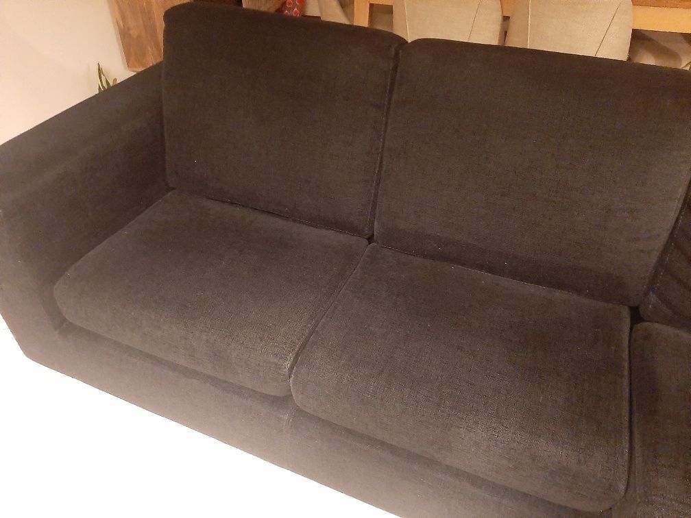 Sofa preto com chaise longue