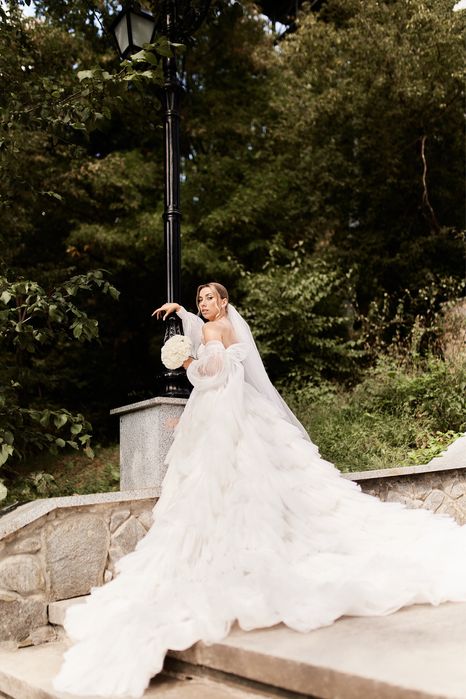 Продам весільну сукню Crystal Design