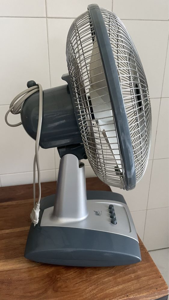 Ventoinha Fagor com 52cm altura e silenciosa