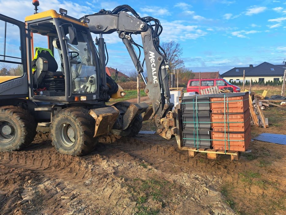 Usługi koparką Mecalac 12mtx