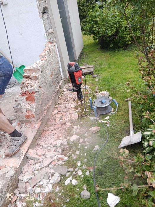 Rozbiórki ,sprzątanie piwnic hal mieszkań wywóz odpadów