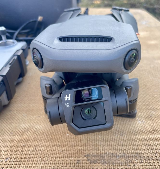Квадрокоптер DJI Mavic 3 Fly More Combo