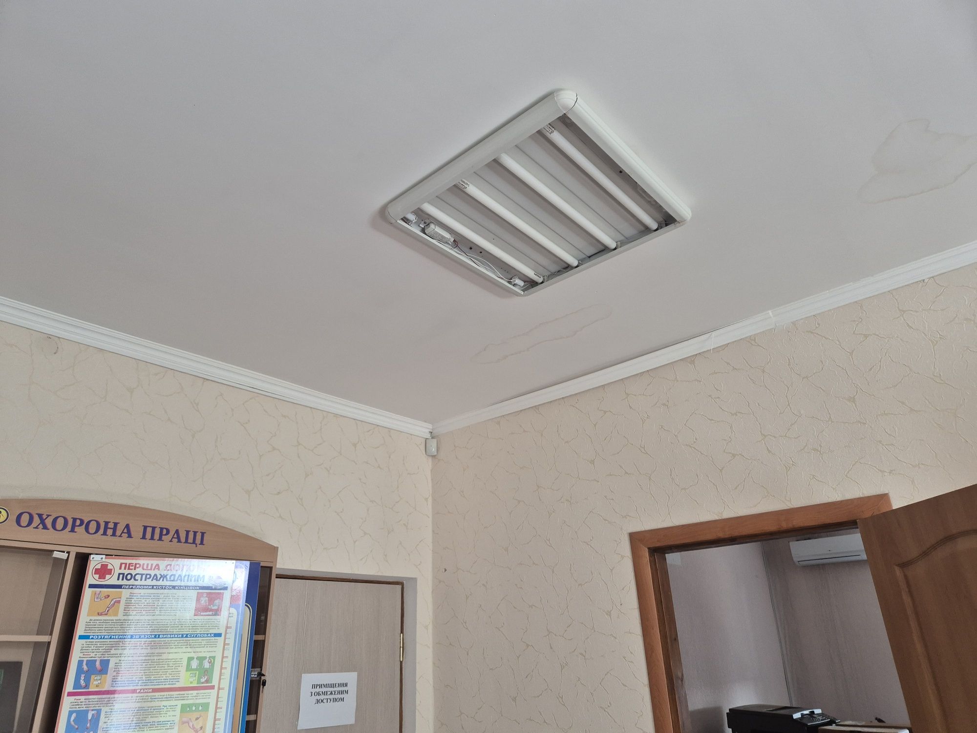Продаю офісне приміщення, всі комунікації, центр