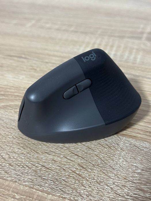 Бездротова миша Logitech Lift Ergonomic Vertical Graphite (910-006473)