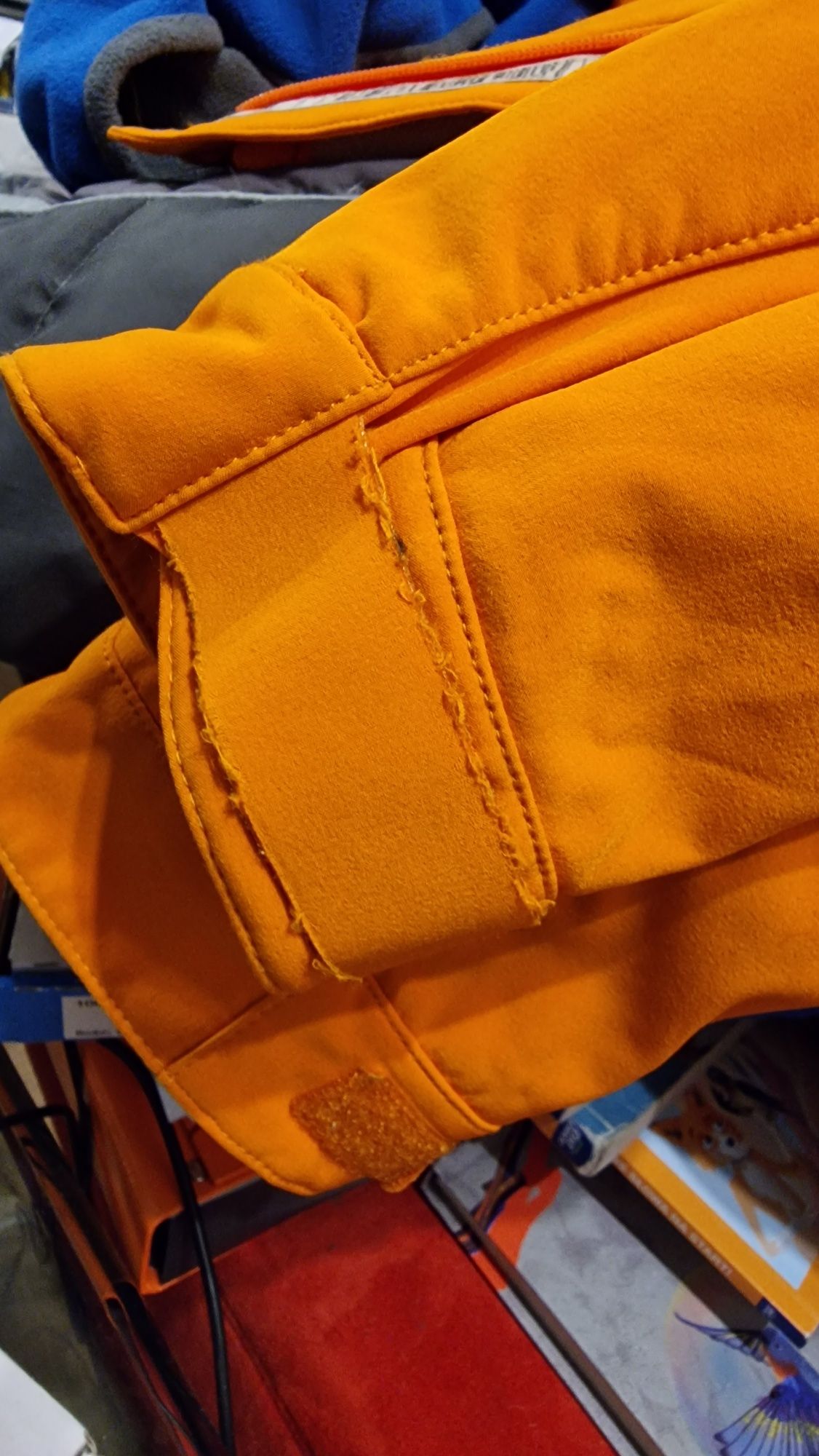 Piękna kurtka Helly Hansen  pomarancz L super