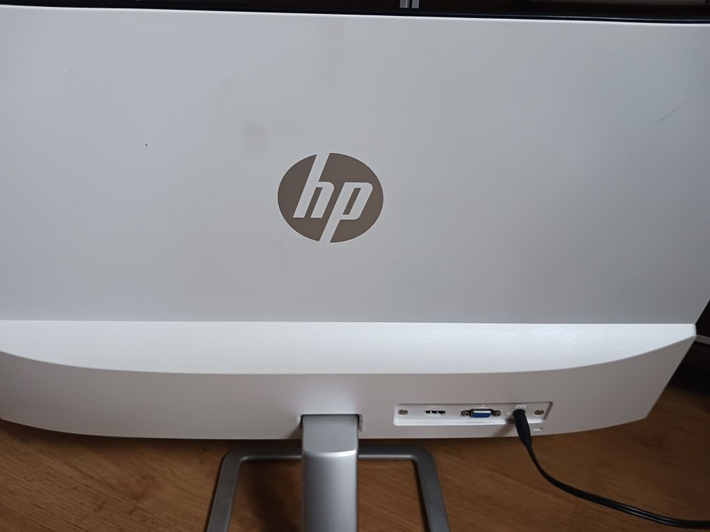 Monitor HP 24er.