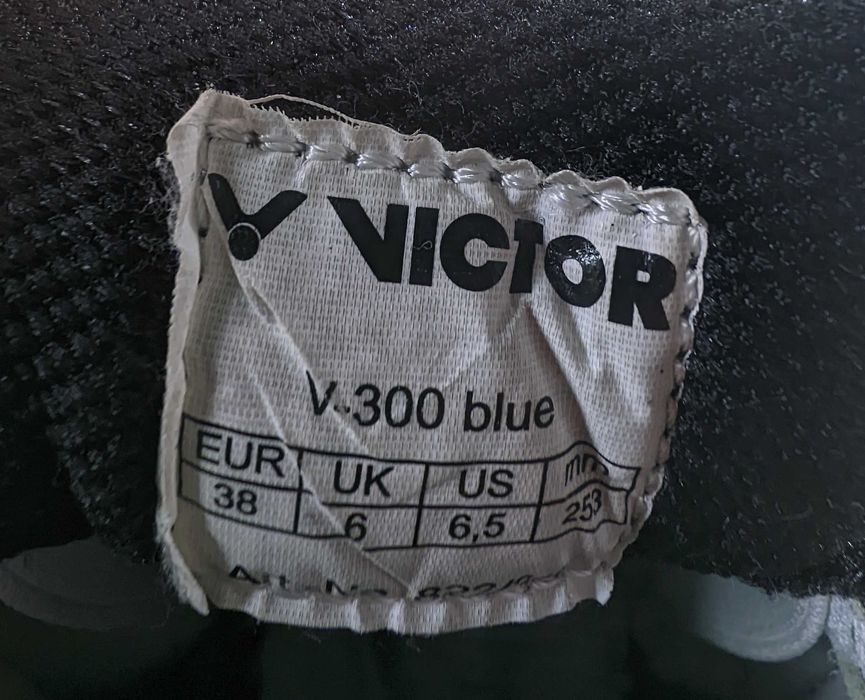 Кросівки Victor Chaussures V-300 сквош, теніс. 37р  Вітрінні.